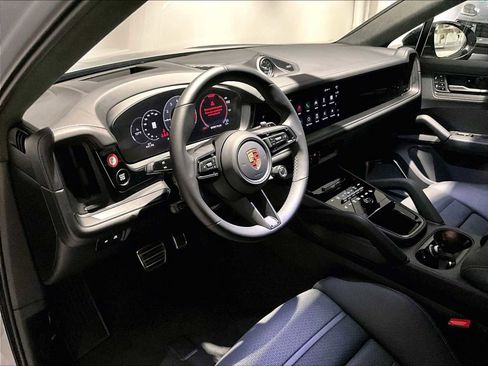 Used 2025 Porsche Cayenne GTS image 7