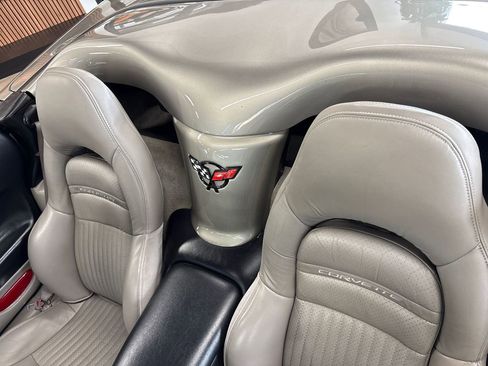 Used 2000 Chevrolet Corvette Convertible w/ Memory Pkg RWD image 28