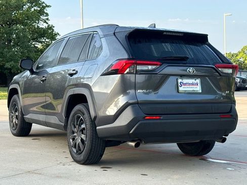 Used 2020 Toyota RAV4 LE FWD image 6