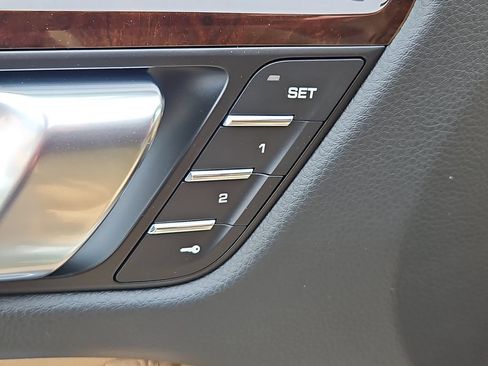 Certified 2026 Porsche Macan AWD/4WD image 18