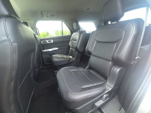 Used 2023 Ford Explorer XLT w/ Equipment Group 202A AWD/4WD image 18