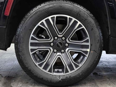 Used 2025 Jeep Wagoneer Series II image 39