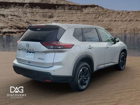 Used 2024 Nissan Rogue SV image 6