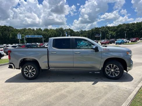 New 2026 Chevrolet Silverado 1500 LT w/ Z71 Off-Road Package AWD/4WD image 12