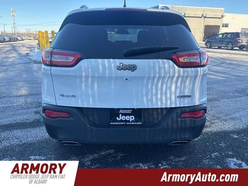 Used 2017 Jeep Cherokee Latitude image 5