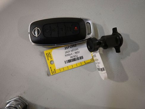 Used 2025 Nissan Rogue SV image 21