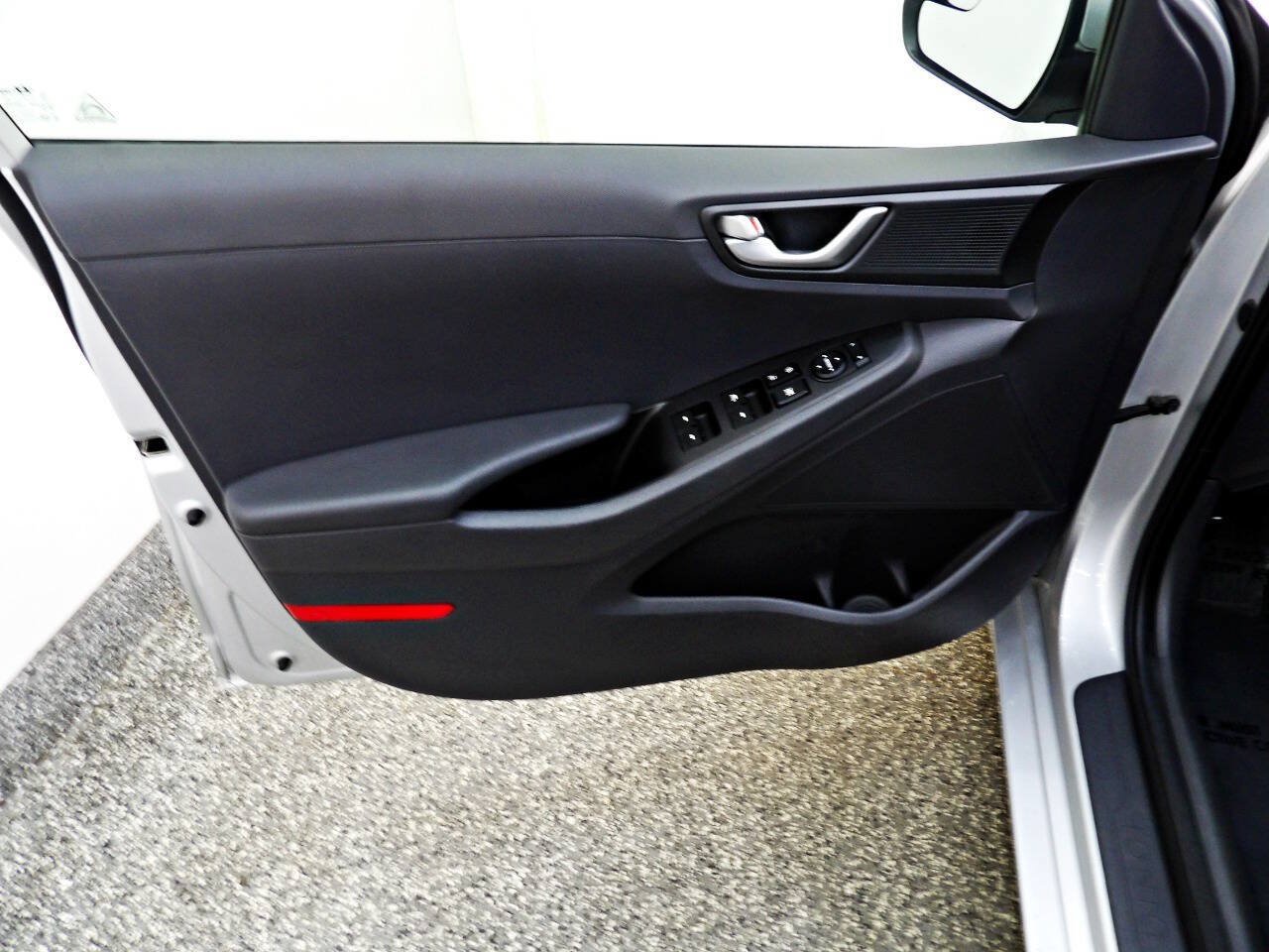 Used 2018 Hyundai Ioniq Blue FWD image 7