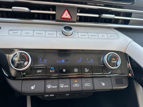 New 2025 Hyundai Elantra Limited image 19