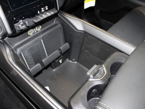 New 2026 RAM 1500 4x4 Crew Cab image 23