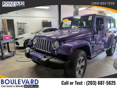 Used 2018 Jeep Wrangler Unlimited Sahara w/ Connectivity Group AWD/4WD image 3