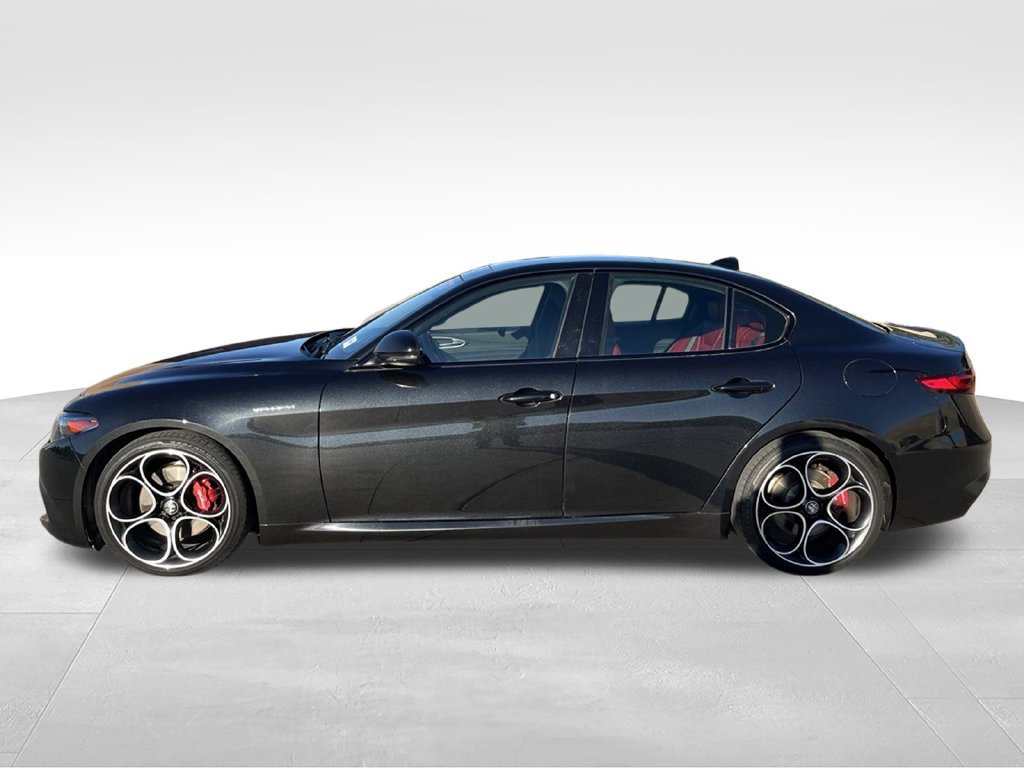 Used 2023 Alfa Romeo Giulia Veloce RWD image 10