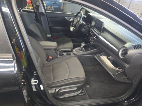 Used 2024 Kia Forte LXS w/ LXS Technology Package image 8