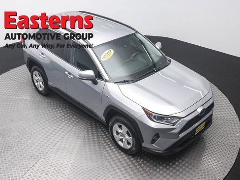 Used 2021 Toyota RAV4 XLE w/ XLE Grade Weather Package AWD/4WD image 3