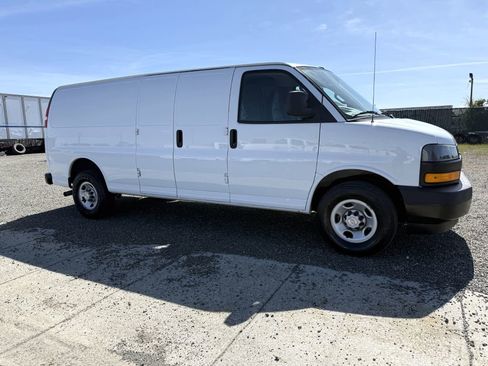 Used 2022 Chevrolet Express 2500 Extended w/ Driver Convenience Package image 4