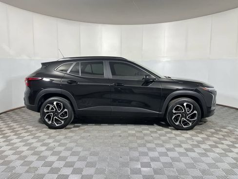 Used 2024 Chevrolet Trax RS w/ Sunroof Package FWD image 9