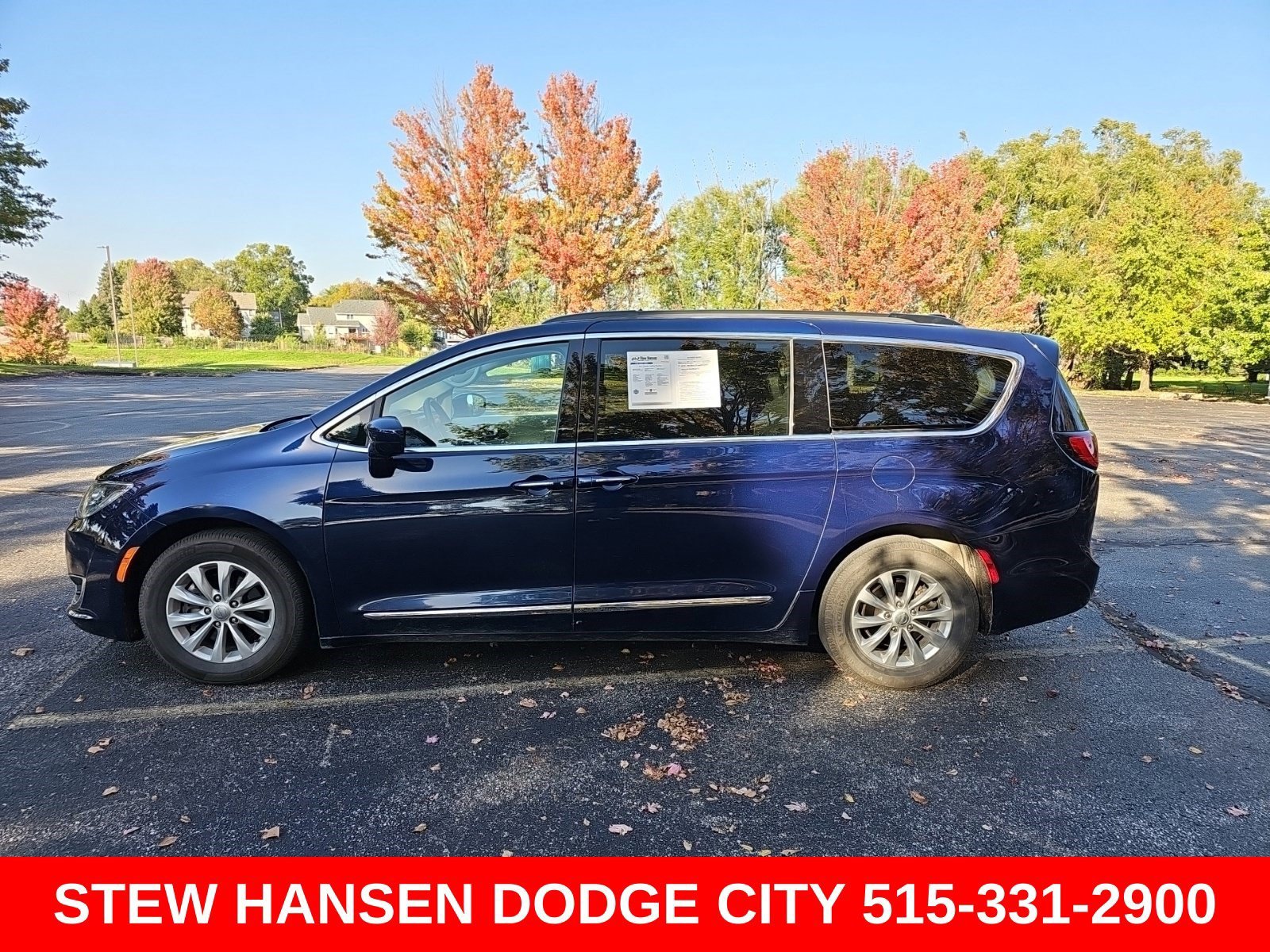 Used 2017 Chrysler Pacifica Touring-L FWD image 1