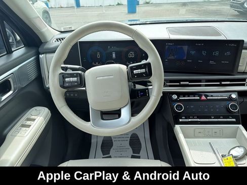 Used 2025 Hyundai Santa Fe SEL FWD image 17