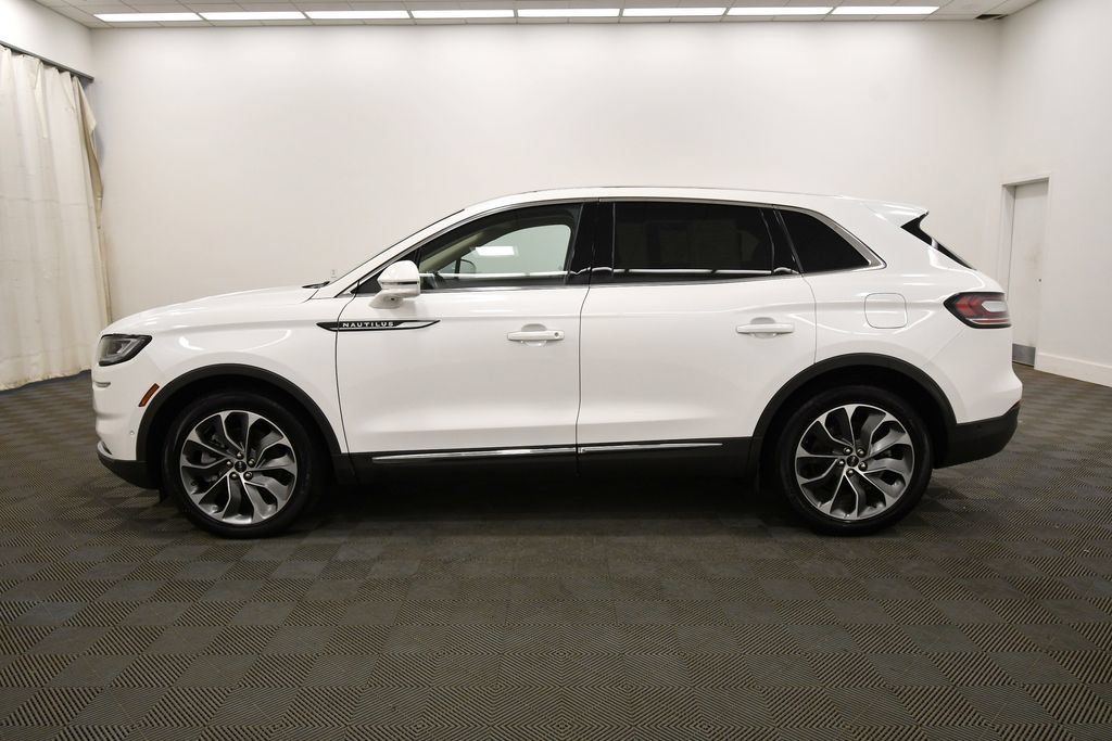 Used 2022 Lincoln Nautilus Reserve w/ Equipment Group 201A AWD/4WD image 4