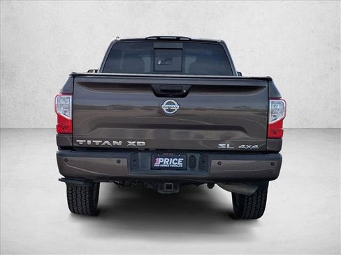 Used 2017 Nissan Titan SL image 6