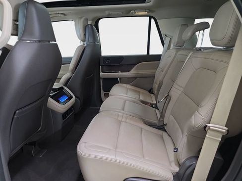 Used 2024 Lincoln Navigator Reserve AWD/4WD image 14