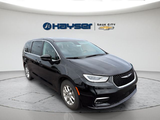 Used 2024 Chrysler Pacifica Touring-L FWD image 1