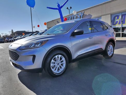 Used 2022 Ford Escape SE w/ Cold Weather Package image 4