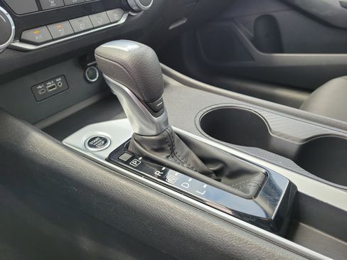 Used 2025 Nissan Altima 2.5 SV FWD image 22