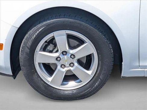 Used 2016 Chevrolet Cruze LT w/ Technology Package FWD image 24