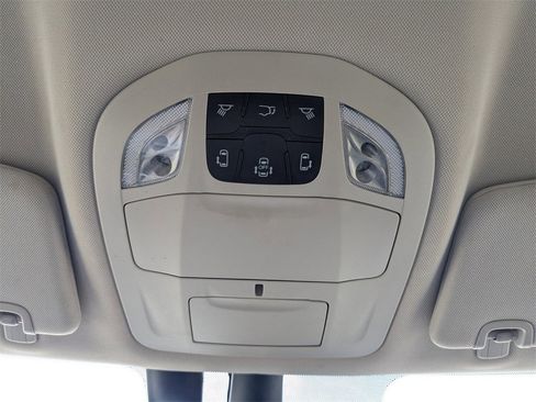 Used 2022 Chrysler Pacifica Touring-L image 27