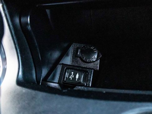 Certified 2017 Toyota Camry LE image 28