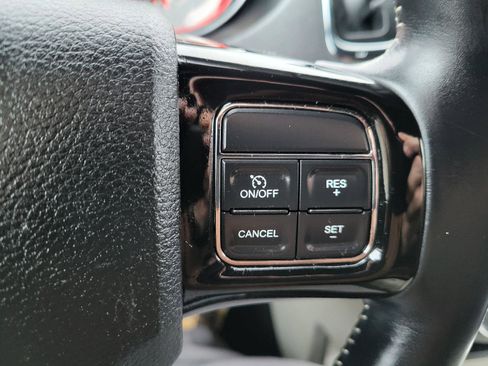 Used 2017 Dodge Grand Caravan SXT image 16