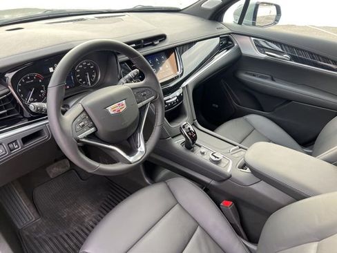 Used 2025 Cadillac XT6 Premium Luxury image 18