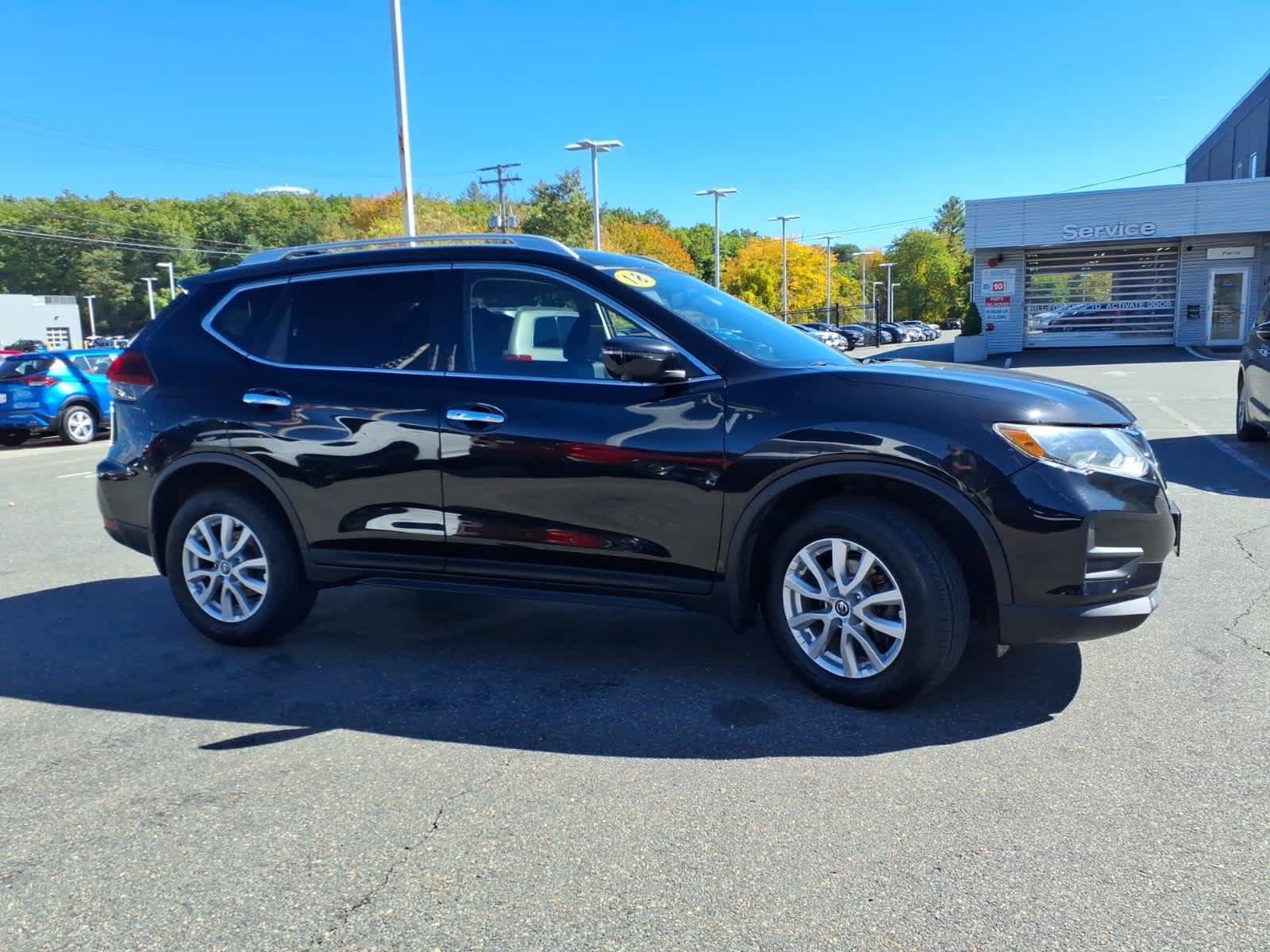 Used 2018 Nissan Rogue SV w/ Premium Package AWD/4WD image 4