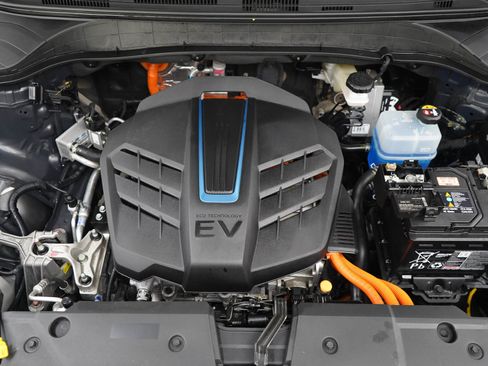 Used 2023 Hyundai Kona Limited FWD image 30