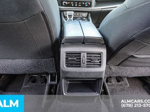 Used 2024 Nissan Rogue S AWD/4WD image 31