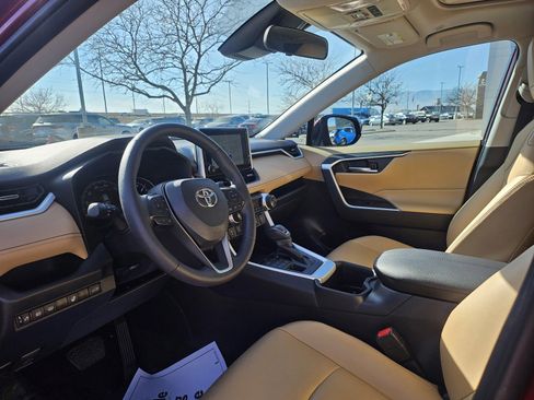 Used 2023 Toyota RAV4 XLE Premium image 10