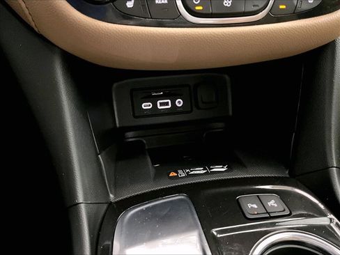 Used 2022 Chevrolet Equinox Premier FWD image 26