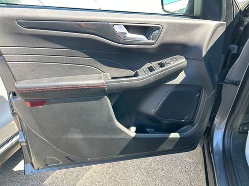 Used 2025 Ford Escape ST-Line w/ Tech Pack #1 FWD image 12