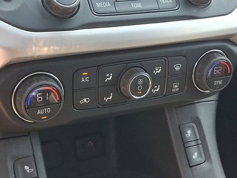 Used 2019 GMC Acadia SLT AWD/4WD image 13