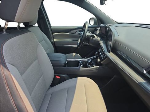 Used 2026 Chevrolet Traverse LT w/ Driver Confidence Package FWD image 17