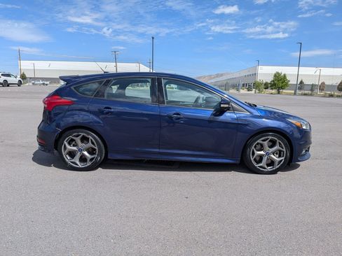 Used 2017 Ford Focus ST FWD image 2
