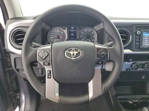 Used 2016 Toyota Tacoma SR5 w/ SR5 Appearance Package (SN) RWD image 22