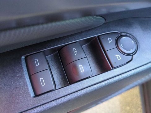 Used 2024 Chevrolet Equinox EV RS FWD image 11