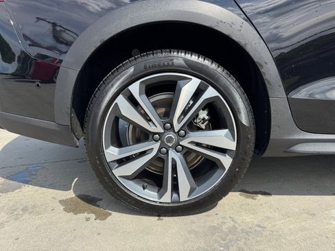 Used 2025 Volvo V60 B5 Cross Country Plus AWD/4WD image 23