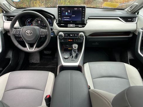 Used 2022 Toyota RAV4 Limited image 12