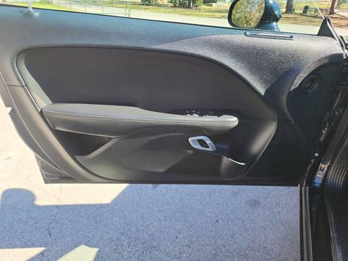 Used 2015 Dodge Challenger SXT image 11