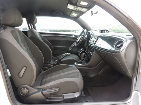 Used 2012 Volkswagen Beetle Turbo FWD image 27