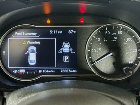 Used 2022 Nissan Versa SV w/ Trunk Package FWD image 16