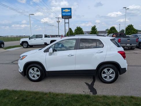 Used 2019 Chevrolet Trax LT w/ LT Convenience Package FWD image 9