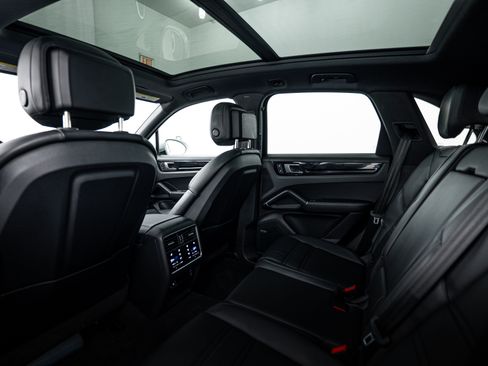 Certified 2022 Porsche Cayenne S image 23